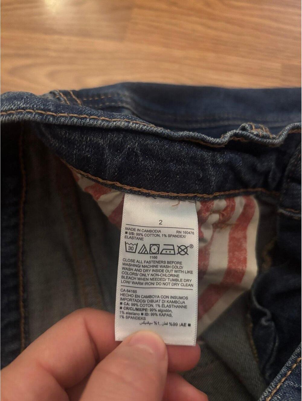 Old Navy Boyfriend Mid-Rise Jean Shorts Size 2 - Picture 5 of 6